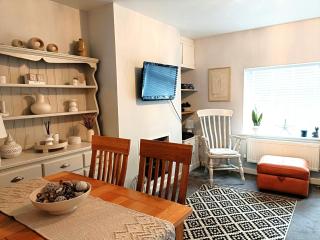 Charming Terrace Home in Whitchurch - 1