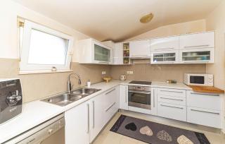 Awesome Apartment In Kastel Gomilica - Kaštela - 4