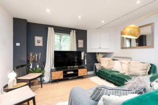 Well Located Stylish 5 Bed House - 9