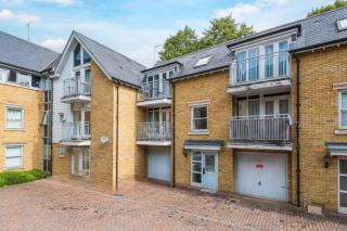 Well Located Stylish 5 Bed House - Kent - 2