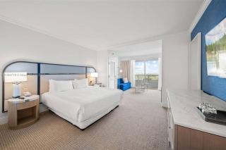 Fontainebleau Miami Beach Junior Suite - 8