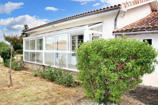 Maison charmante à Montbron avec terrasse et jardin - Montbron - 0