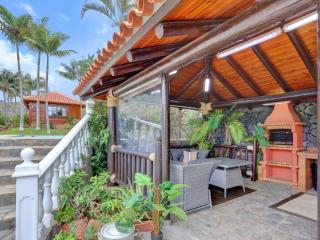 Wooden House with Private Pool Lush Garden - 6