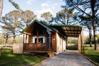 Rustic Chic Alabama Cabin w Loft Fire Pit Pet Friendly Fenced Yard Lake Guntersville - Lucky Lodge - 8