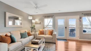 VIEWS! Lakefront Family Home - Swim Dock - 3 Decks - Osage Beach - 7