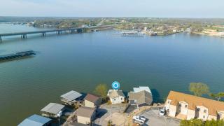 VIEWS! Lakefront Family Home - Swim Dock - 3 Decks - Osage Beach - 8