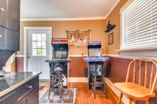 Lakefront Cayuga Retreat with Private Deck and Hot Tub - Cayuga - 3