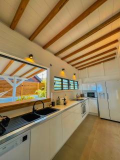 Kay Alice - Beachfront Villa - 7
