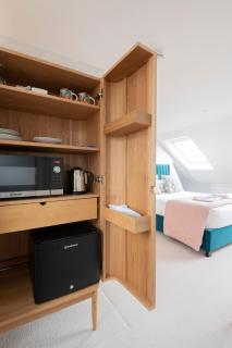 Cosy Loft Retreat, King Bed, En-suite, Kitchenette, Homestay - Brighton & Hove - 6