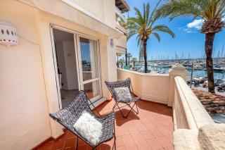 Holiday Rental Apartment Located in Puerto Marina with Sea Views, First Line of Beach. - Benalmádena - 1