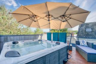 Jacuzzi et Vue sur Loire - Maison d'hôtes L'Odyssée - La Chapelle-sur-Loire - 0