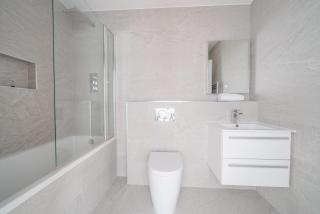 Modern 1 Bedroom Apartment in Central Eastleigh - 2
