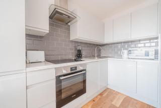 Central Eastleigh 1 Bedroom Apartment - Eastleigh - 3