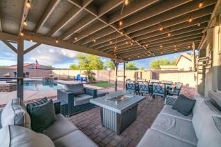 The Doghouse Hideaway with Pool and Outdoor Oasis! - Liberty - 9
