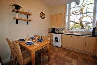 Kirkmay House Apartment - 9