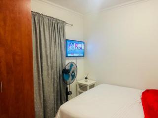 Delight double bedroom in Mowbray - 2