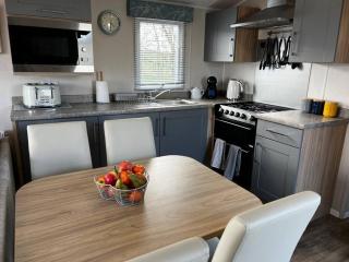 Sandy Bay Caravan Getaway - Newbiggin-by-the-Sea - 1