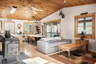 Cabin w New Hot Tub, River, Kayak, WiFi, & Fire Pit - Morton Grove - 9