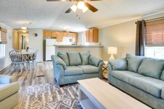 Supply Cottage with Deck Less Than 2 Mi to the Beach! - Supply - 6