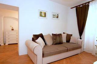 Valentina's Apartment in City Center - Brasov - 6