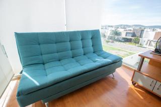 Habitación matrimonial con cama y sofá para cuatro personas - Tlaxcalancingo - 8