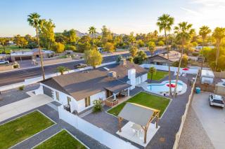 The Agave Family Oasis-Modern 5BR-Pool-Bar - 0