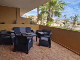 España - PUNTA PRIMA Torrevieja Orihuela Costa - large apartment for 6-people 85m2 and terrace 40m2 central air conditioning Wi-Fi living room kitchen 2 bedrooms 2 bathrooms 3 swimming pools parking security to the sea 200m only 40 min to the airport - Torrevieja - 2
