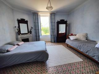 Chambre 3 personnes avec salle de bain dans mas du Lubéron - Robion en Luberon - 0