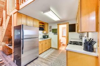 Cozy Bigfork Cabin with Canoes Walk to Swan River! - Bigfork - 9