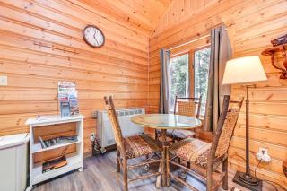 Cozy Bigfork Cabin with Canoes Walk to Swan River! - Bigfork - 4