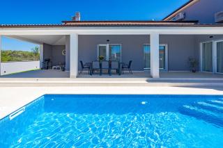 Serenity home Villa Tea with heated pyrolysis salt water - Loborika - 0