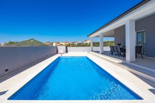 Serenity home Villa Tea with heated pyrolysis salt water - Loborika - 8