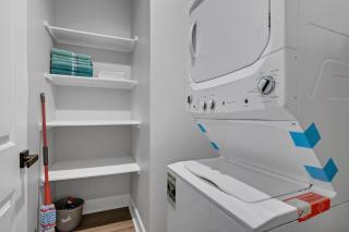 Instant Stay 3 bedroom 4 beds 2bath! 15 min from downtown, medical center, convention center, Toyota center, and aquarium! - 1