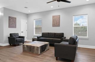 Instant Stay 3 bedroom 4 beds 2bath! 15 min from downtown, medical center, convention center, Toyota center, and aquarium! - 0