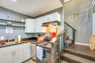 Lake View and Decks Waterfront Cedar Creek Retreat! - Mabank - 4
