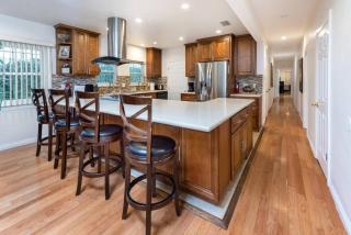 Central LA Bliss: 5 BR Home, BBQ, Perfect Location - 7