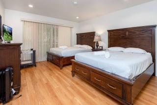 Central LA Bliss: 5 BR Home, BBQ, Perfect Location - 9