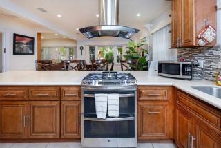 Central LA Bliss: 5 BR Home, BBQ, Perfect Location - 2