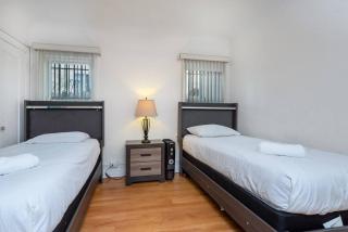 Central LA Bliss: 5 BR Home, BBQ, Perfect Location - 1