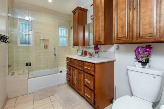 Central LA Bliss: 5 BR Home, BBQ, Perfect Location - 6