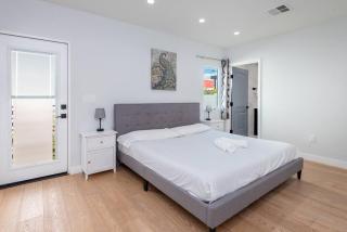 Prime Location, Stylish Space: 3BR Home with BBQ - 9