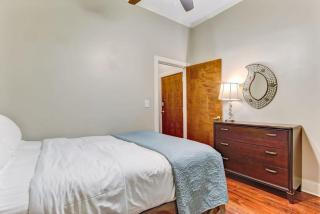 E Bay St Loft by City Market and River Street - 6