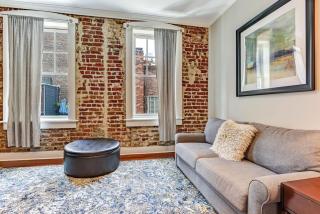 E Bay St Loft by City Market and River Street - Savannah - 2