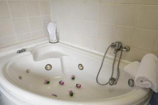 Four Seasons Hotel - 1