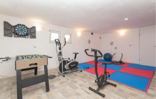 4 Bedroom Amazing Home In Grebastica - 6