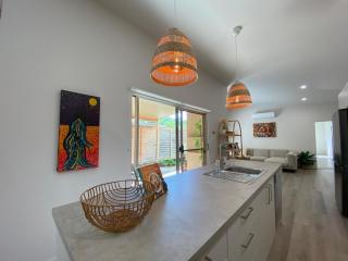 Charming Beach Getaway - Valla Beach - 8