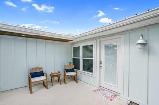 Beachside Suite, Newly Renovated, Steps to the Sand, Relax and Unwind! - 7