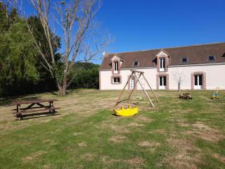 Gîte tout inclus avec piscine privative, activités de plein air et animaux en liberté - FR-1-491-396 - Azé - 2
