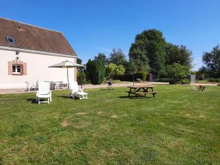 Gîte tout inclus avec piscine privative, activités de plein air et animaux en liberté - FR-1-491-396 - Azé - 1