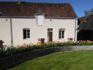 Gîte familial avec piscine chauffée, terrain clos, barbecue, tennis gratuit, proche de Saint Calais - FR-1-491-399 - Azé - 0